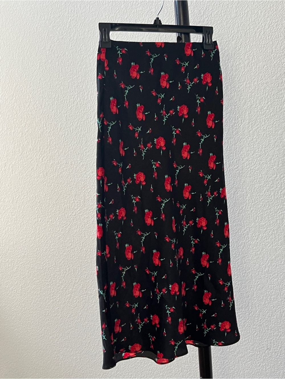 Vintage 90s Y2K Black A-Line Maxi Skirt with Red Rose Print